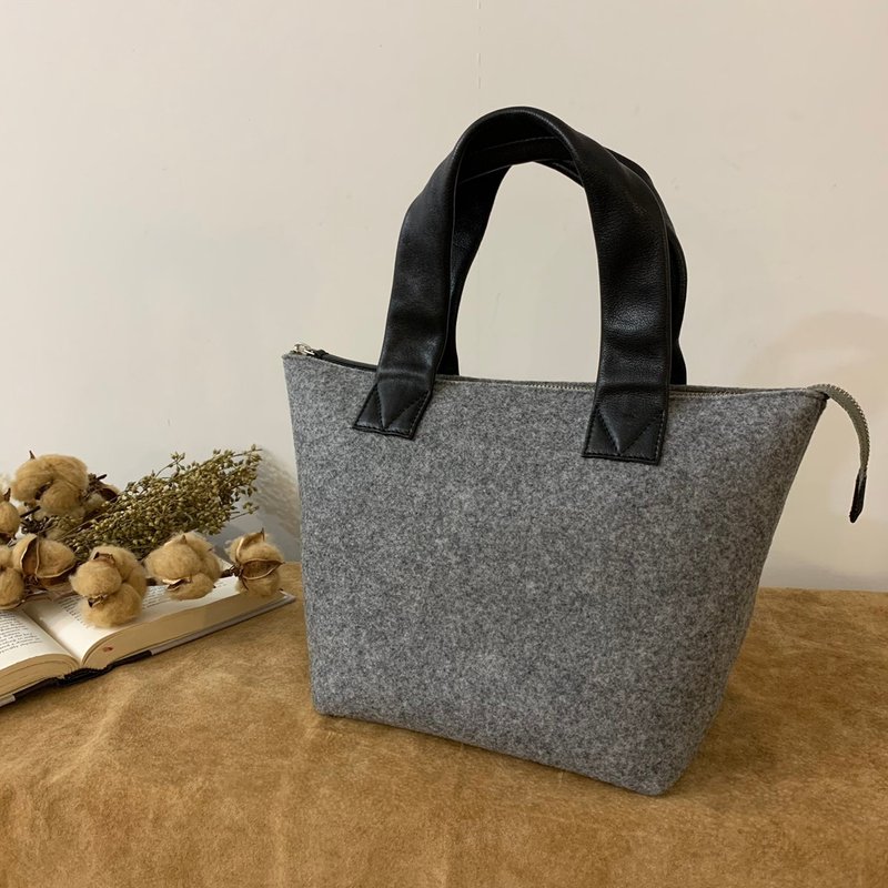 ペットボトル再生フェルト×牛革 マチありトートバッグ　Sサイズ ３色展開 フェルト　牛革　トートバッグ　軽い　サスティナブル　M0061 - 手提包/手提袋 - 环保材料 灰色