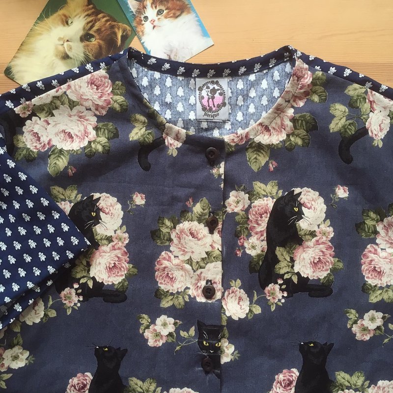 Cute handmade Japanese thick linen fabric Blooming Black Cat Cat blouse - 女装衬衫 - 棉．麻 蓝色