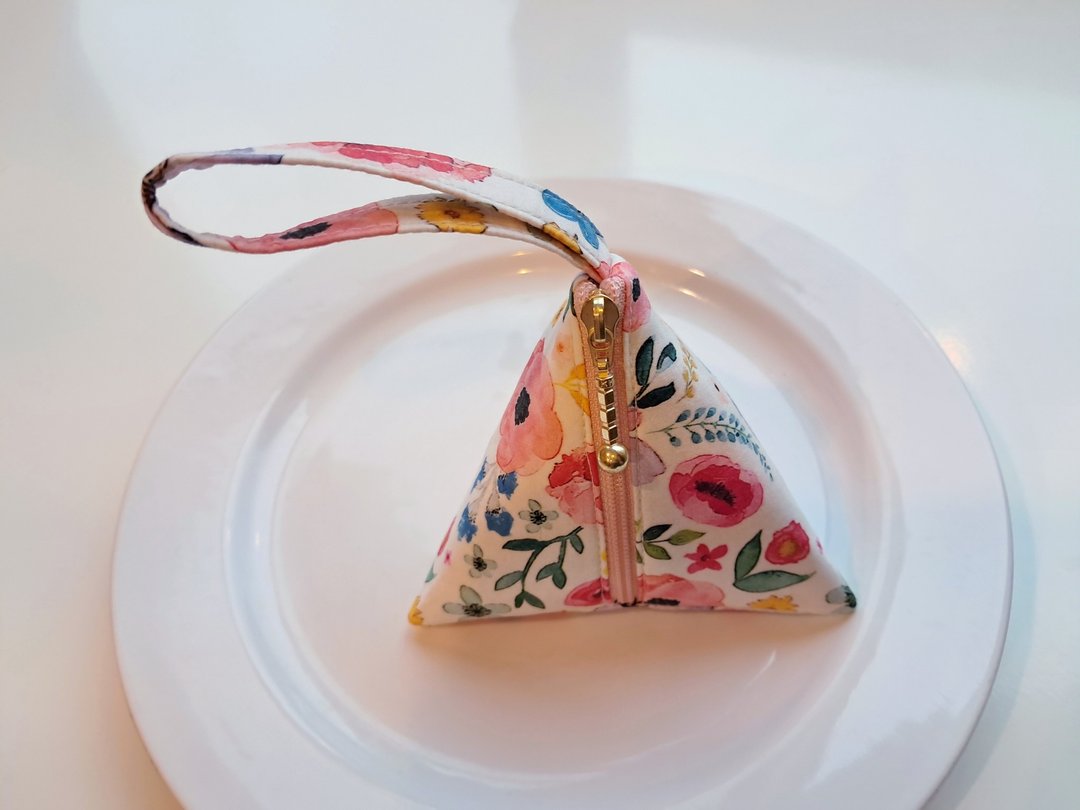 三角粽子零钱包_花儿 - 零钱包 - 棉．麻 粉红色