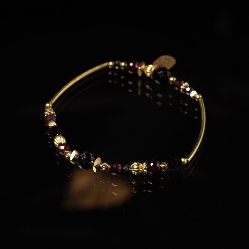 红心皇后的魔镜 // C1276黑玛瑙红石榴黄铜手链 - 手链/手环 - 宝石 