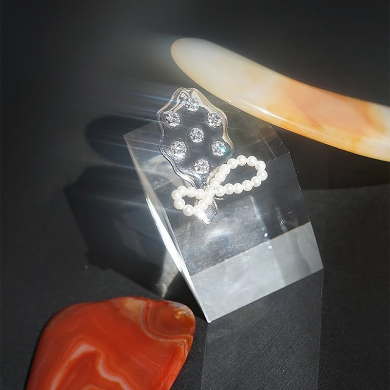 【Mell】公主的魔镜耳环925银针耳夹 - 耳环/耳夹 - 铜/黄铜 银色