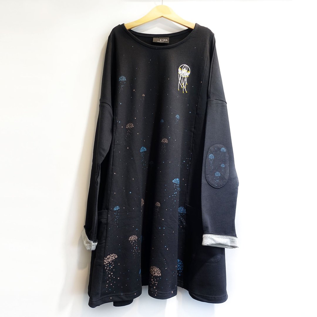 Urb.水母灯 / 长袖 / 伞状斗篷宽松衣 - 女装上衣 - 棉 黑色