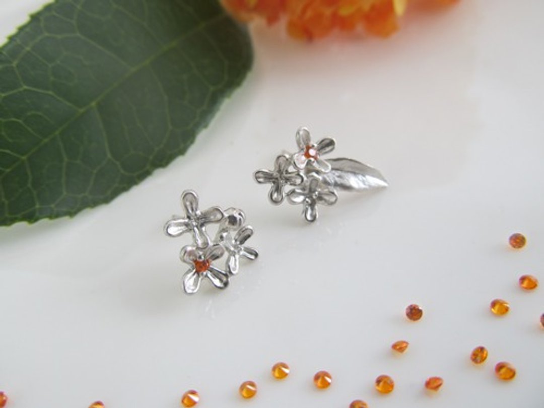 fragrant rhinoceros earrings - 耳环/耳夹 - 纯银 银色