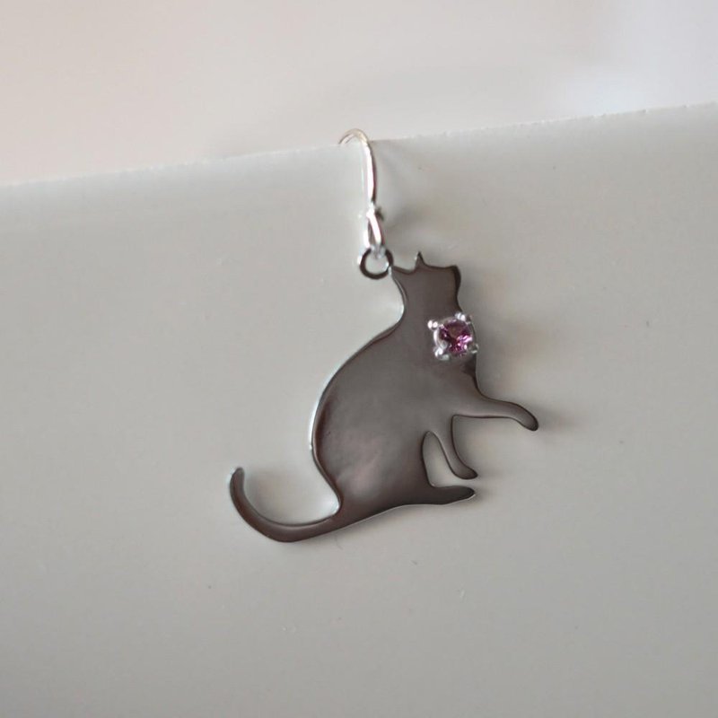 片耳 猫シルエットピアス(おねだり猫) タンザナイト,ピンクトルマリン,アクアマリン - 耳环/耳夹 - 宝石 银色