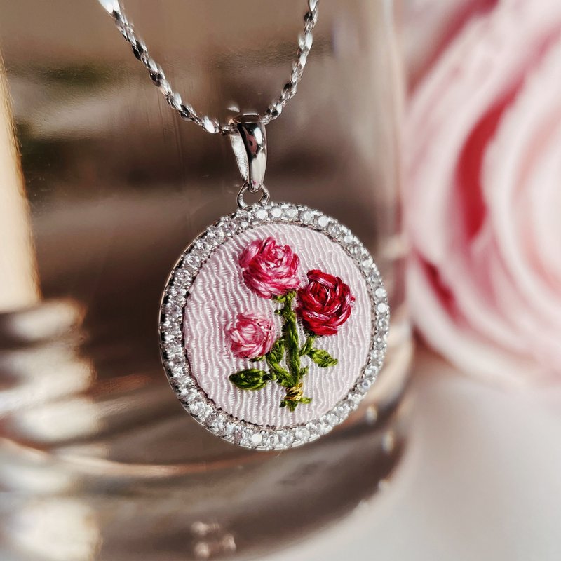 Bouquet of roses 玫瑰花束刺绣纯银项链 - 项链 - 纯银 粉红色