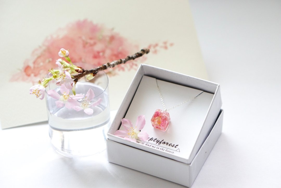 (再版!) 桜の季节 - 春季限定 樱花瓣方型吊饰925Silver 纯银项链 - 锁骨链 - 植物．花 粉红色