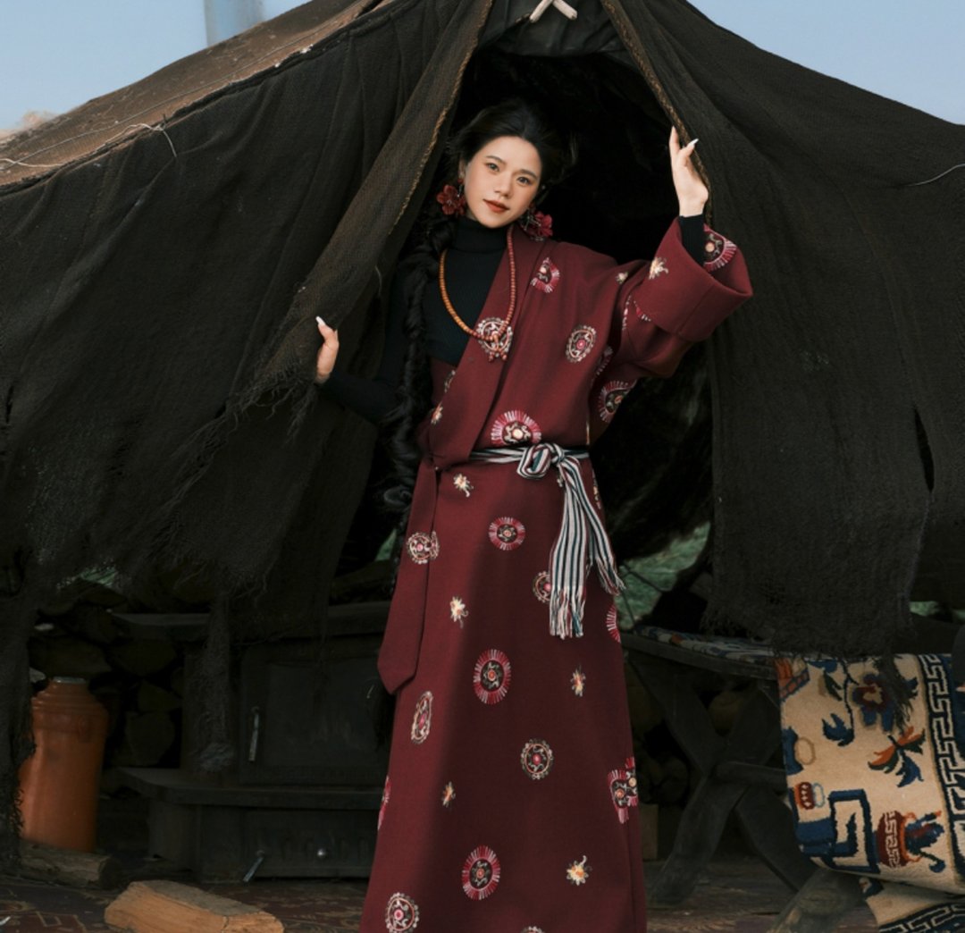 【沉香】 城市游牧风/复古刺绣藏袍 - 女装休闲/机能外套 - 其他材质 红色