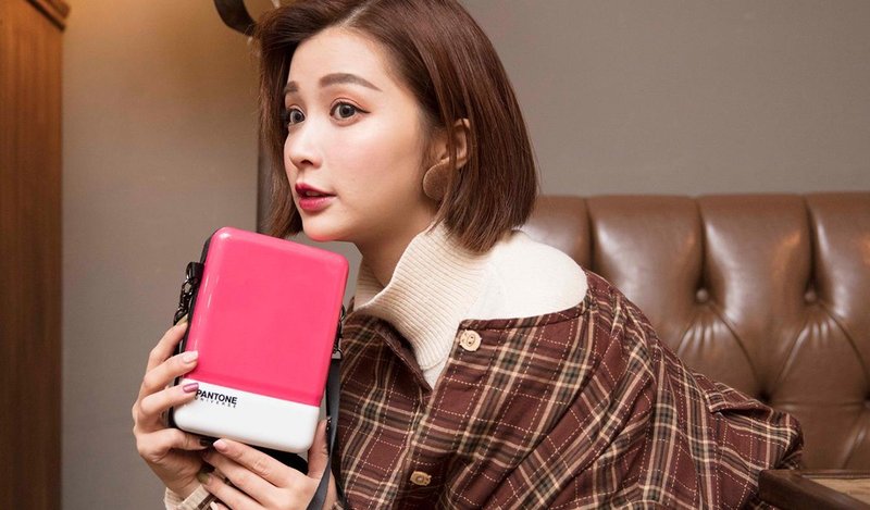 PANTONE UNIVERSE 色票硬壳包 (3色可选) - 化妆包/杂物包 - 塑料 