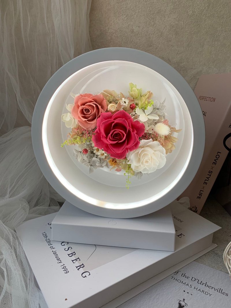 永生花触控台灯 / 夜灯 / 玫瑰花夜灯 / 花礼 / 纪念礼 - 灯具/灯饰 - 植物．花 白色