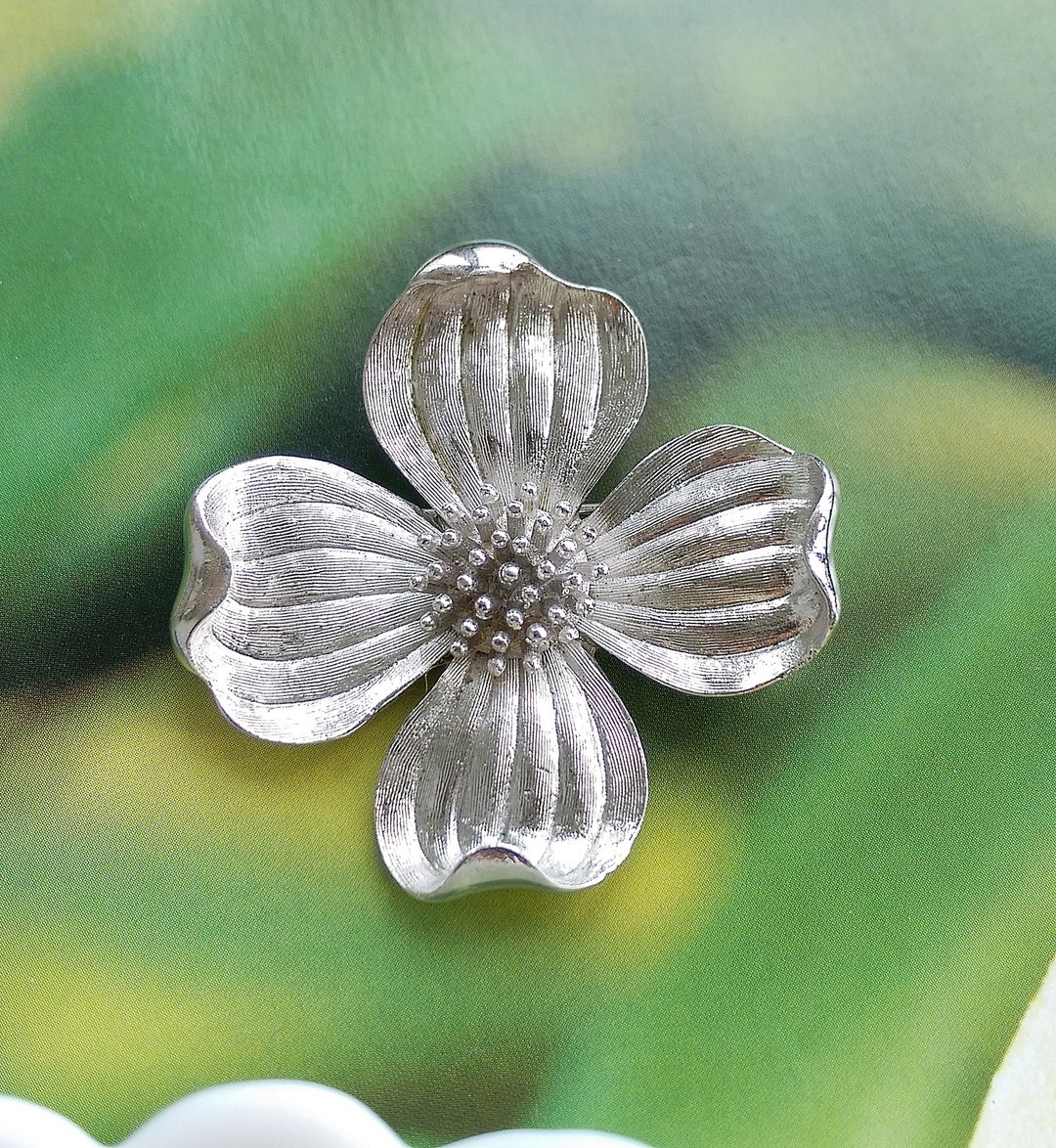 Vintage Jewelry 西洋古董饰品 TRIFARI 经典立体 四照花 别针 - 徽章/别针 - 其他金属 金色