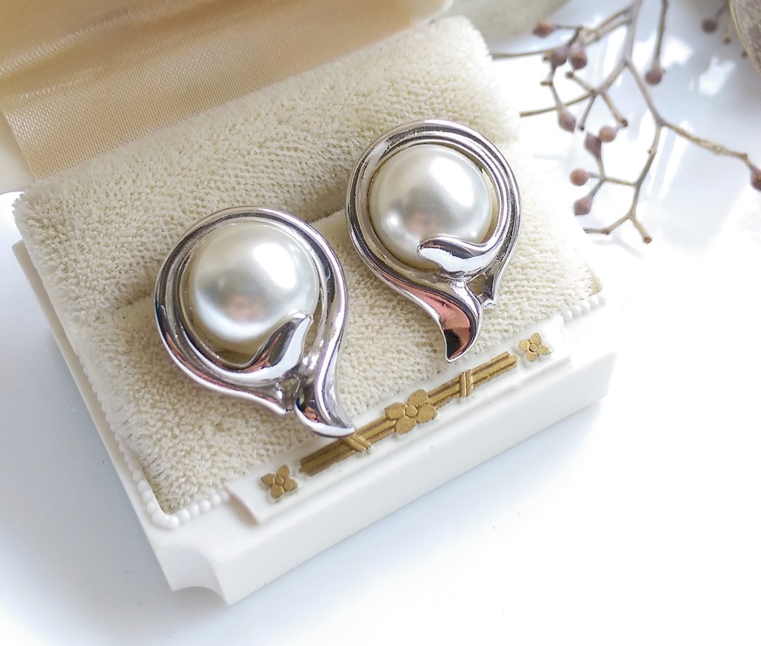Vintage Jewelry 西洋古董饰品 银色调 优雅仿珠 针式耳环 - 耳环/耳夹 - 其他金属 金色