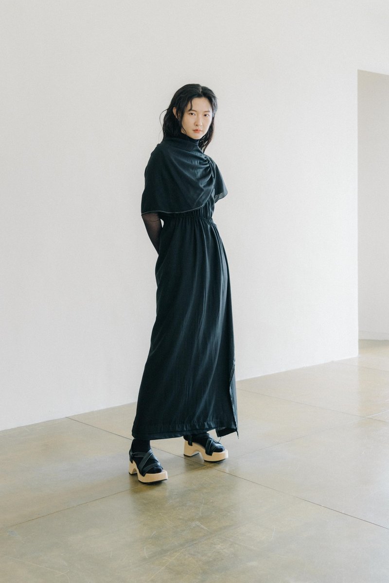 坠片领围不对称洋装 - 洋装/连衣裙 - 棉．麻 