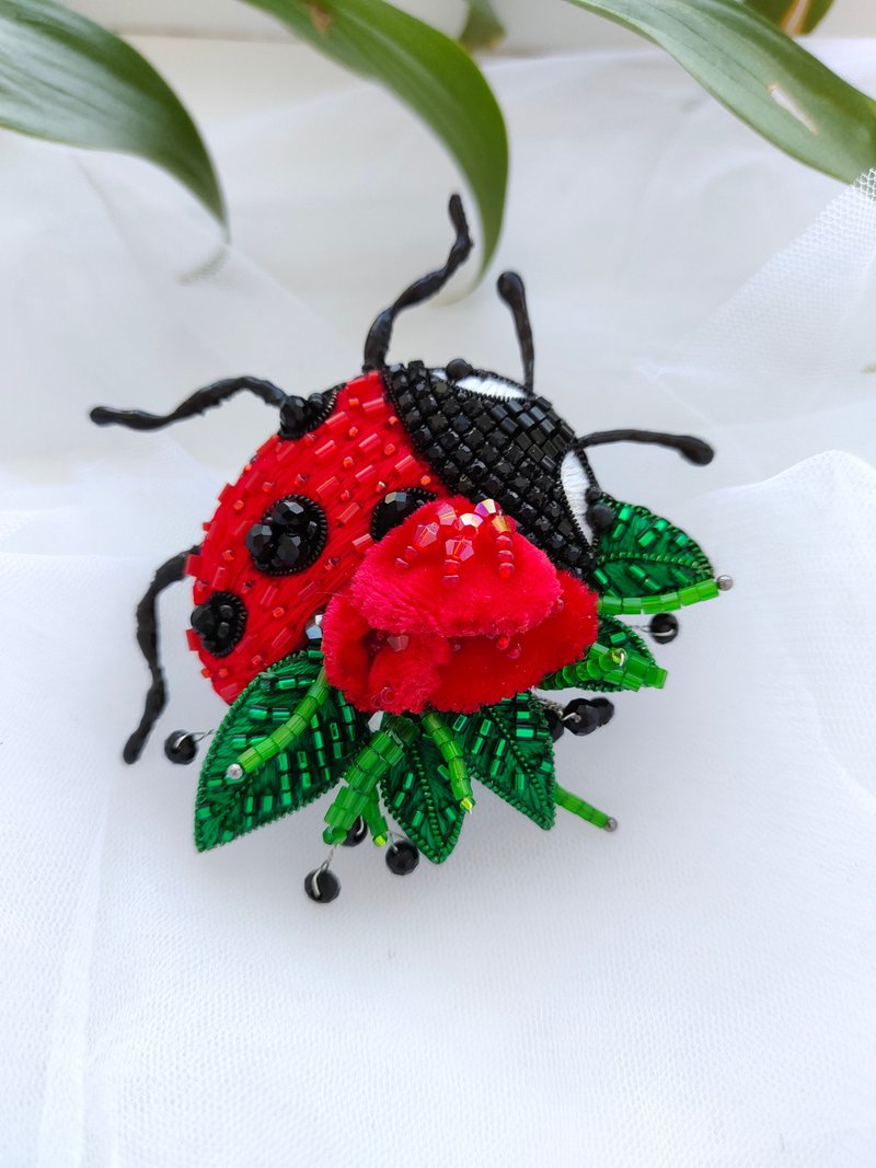 Brooch ladybug beaded, embroidered handmade jewelry, design art - 胸针 - 其他材质 红色