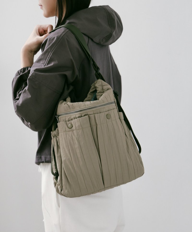 supportingrole 蓬松俐落线条斜肩后背手提3用包 军绿 - 侧背包/斜挎包 - 其他人造纤维 