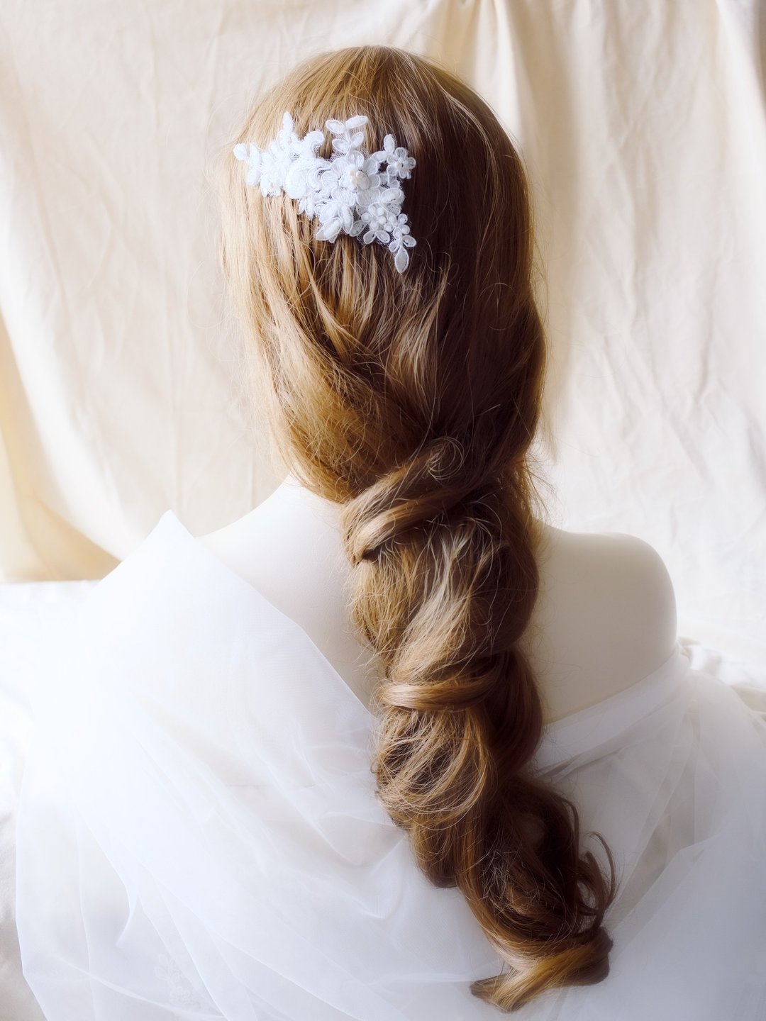 Bridal headpiece lace hair comb / White wedding hair accessories  新娘飾品 蕾絲頭飾 - 发饰 - 绣线 白色