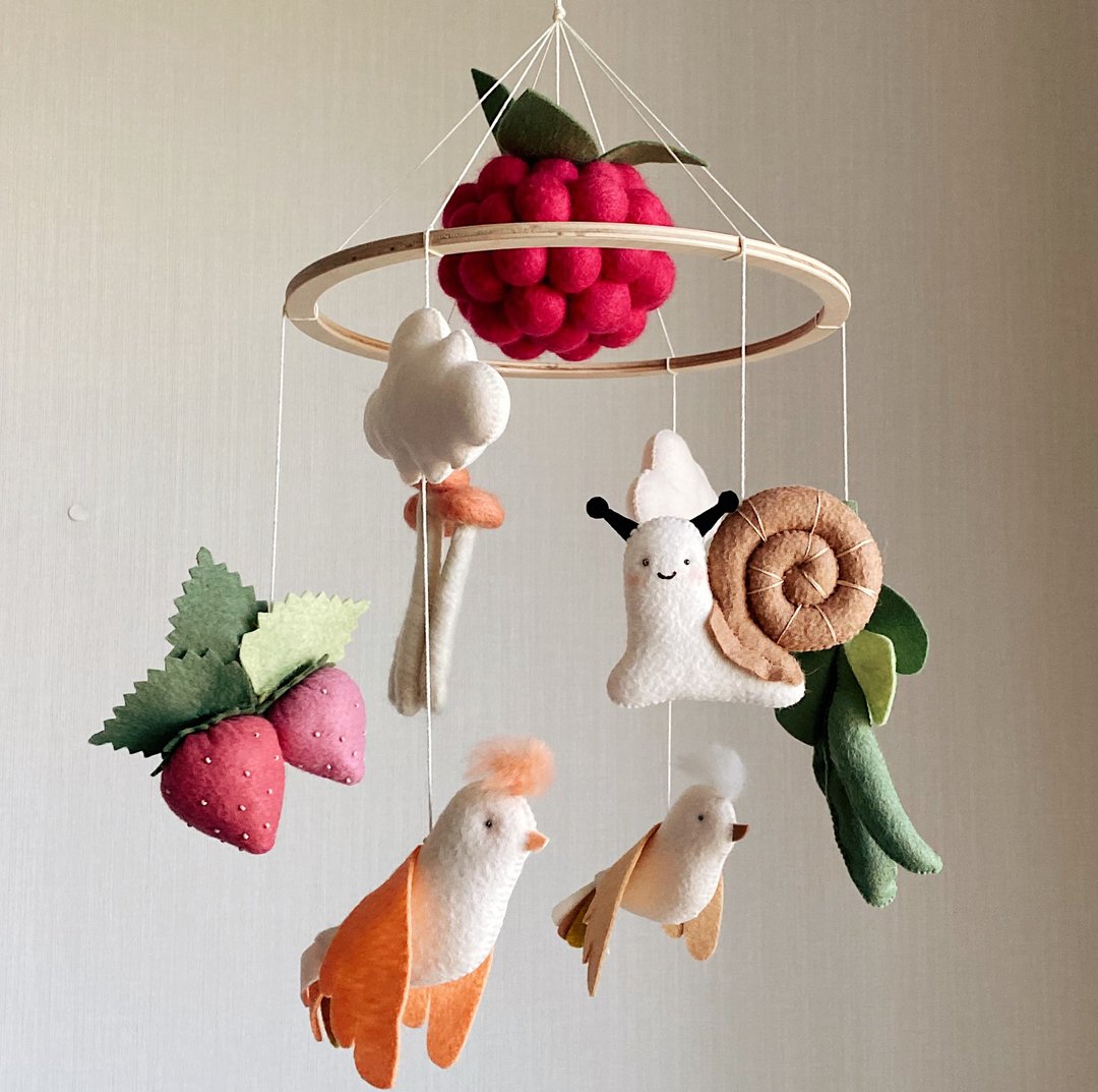 Big Raspberry, forest birds, snail, mushrooms, green peas-baby nursery decor - 婴儿床上用品 - 环保材料 多色