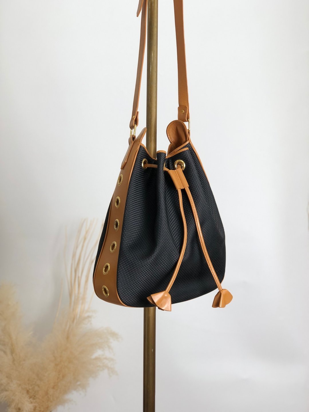 【 日本直送 名牌中古包 】Yves Saint Laurent 圣罗兰 侧背包 黑色 帆布×皮革 束口 bnv4u7 - 侧背包/斜挎包 - 棉 黑色
