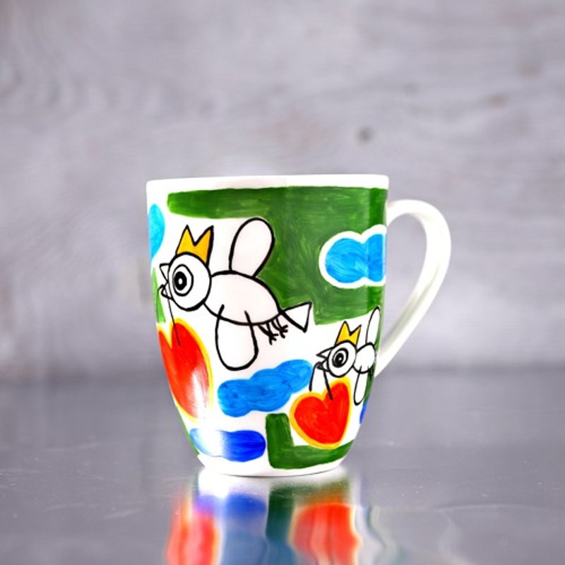 Mug of a white bird carrying a heart Traveling through the grassland Bone china - 咖啡杯/马克杯 - 陶 