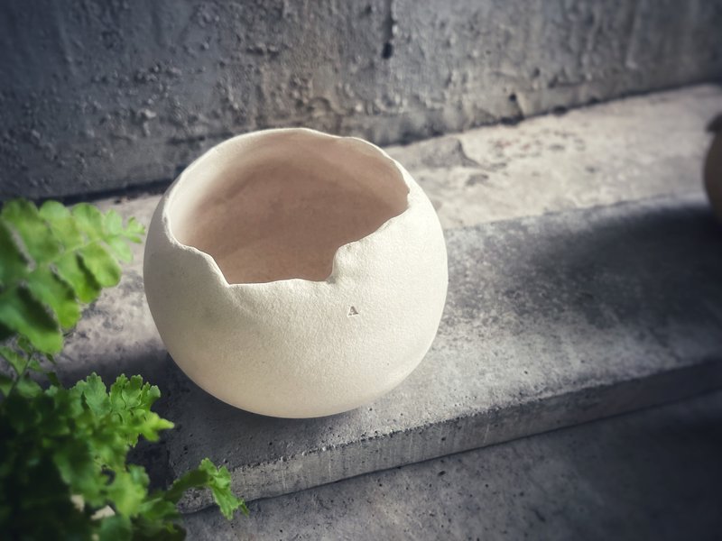 白陶之舞盆器 / 白垩纪恐龙蛋花盆 - 鲜奶油鸡蛋 - 植栽/盆栽 - 陶 白色