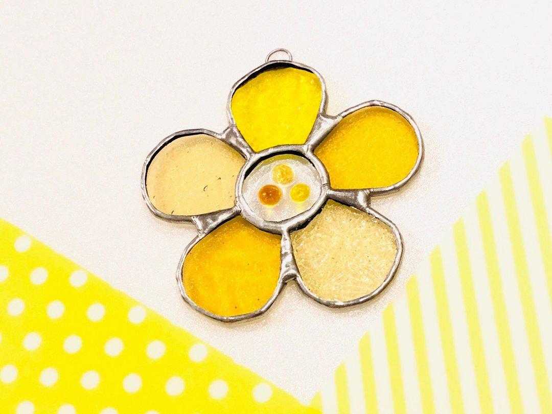 Stained glass suncatcher Fleur lemon yellow - 墙贴/壁贴 - 玻璃 黄色