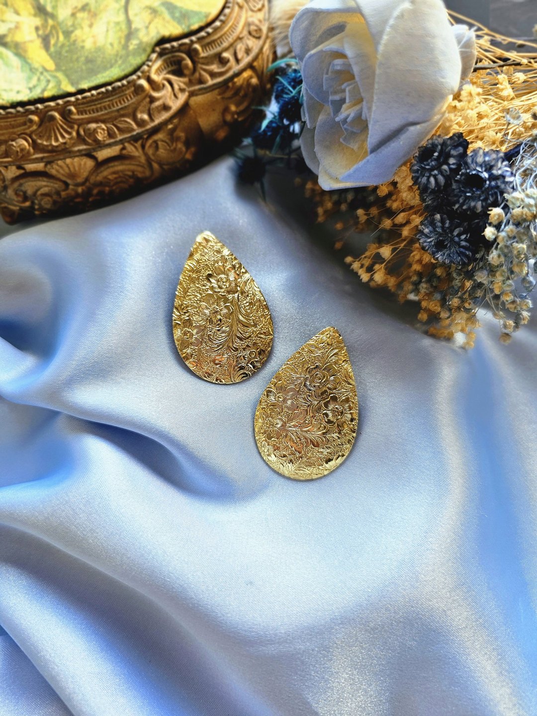 金色水滴雕花羽卷夹式耳环/vintage美国西洋古董饰品 - 耳环/耳夹 - 其他金属 