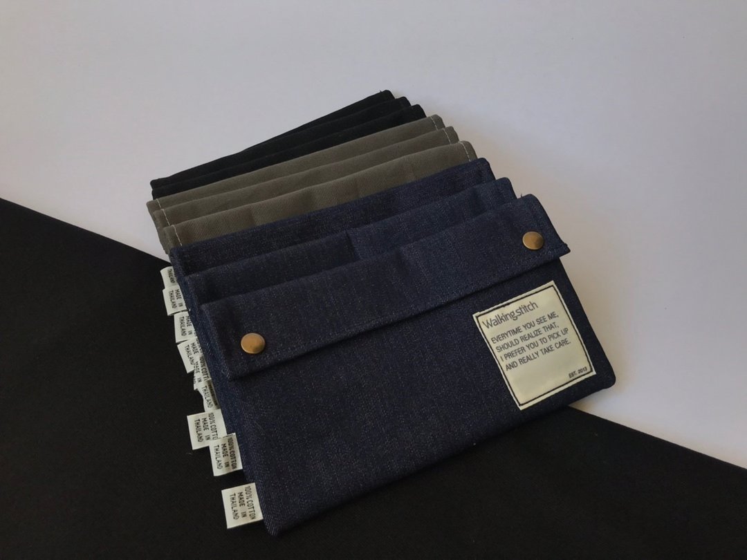 CLUTCH BAG : Jeans - 手提包/手提袋 - 棉．麻 蓝色