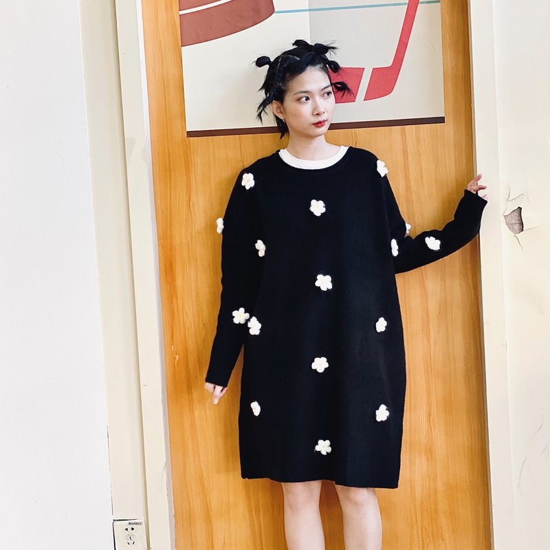 立体小白花黑色长毛衣 连身裙 - imakokoni - 女装针织衫/毛衣 - 羊毛 黑色