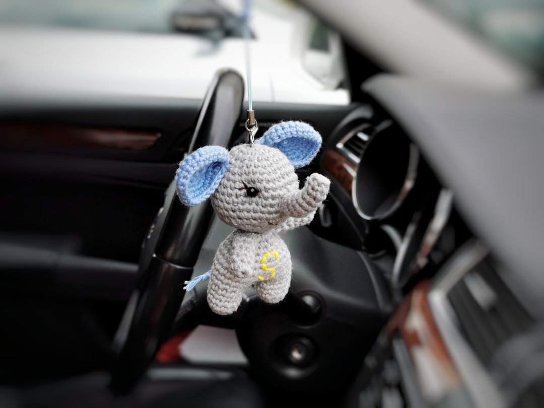 Elephant keychain, car accessory, elephant plush, car rear view hanging - 钥匙链/钥匙包 - 其他材质 银色