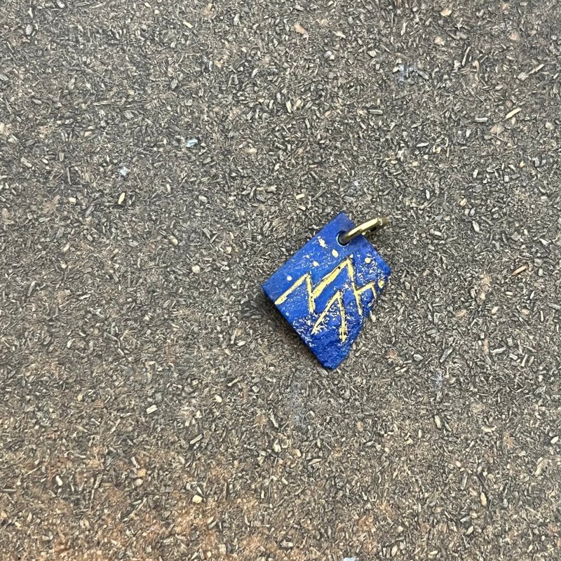 云雾缭绕的山脉/坠子 - 项链 - 半宝石 蓝色