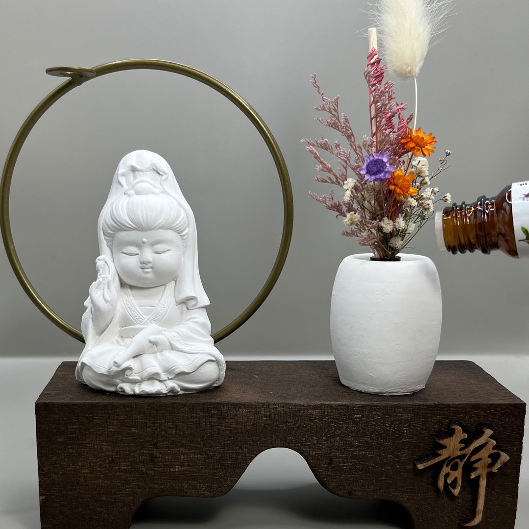 禅静香氛座  净念吉祥小佛-宝瓶观音 赠5ML单方天然纯精油 - 香薰/精油/线香 - 水泥 白色