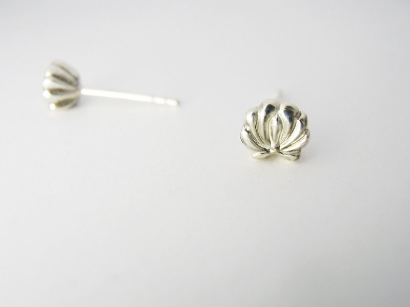 Hungarian embroidery flower earrings Silver 925 - 耳环/耳夹 - 其他金属 银色
