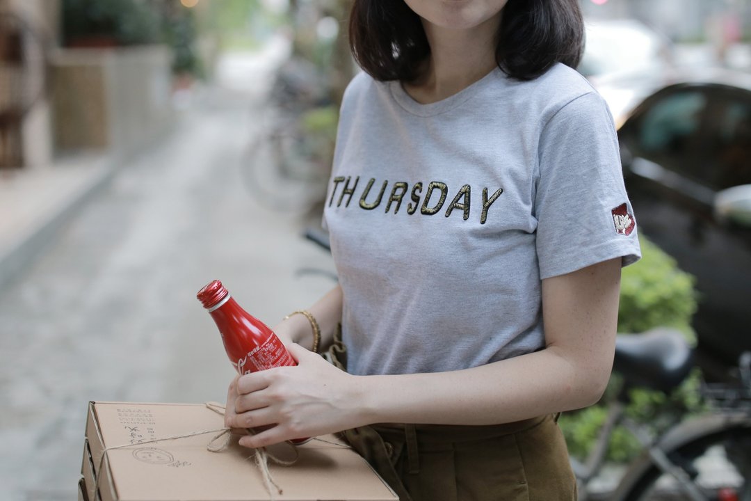 台湾云豹Thursday 短袖T恤 - 女装 T 恤 - 棉 灰色