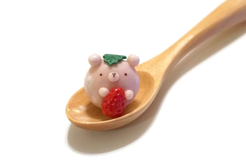 HealingKumaCollection 粉嫩小熊草莓和菓子心口针 | 仿真迷你甜 - 徽章/别针 - 粘土 粉红色