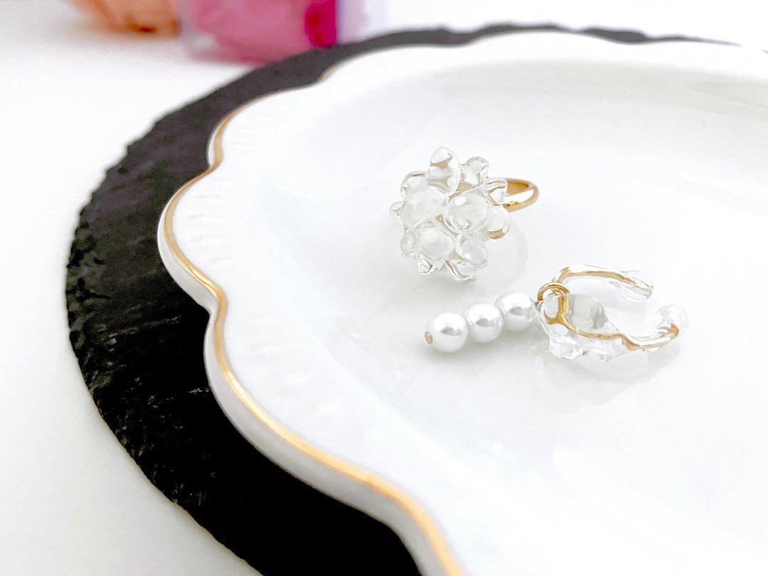 Clear dot ear cuff pearl beads and ring set - 耳环/耳夹 - 其他材质 透明