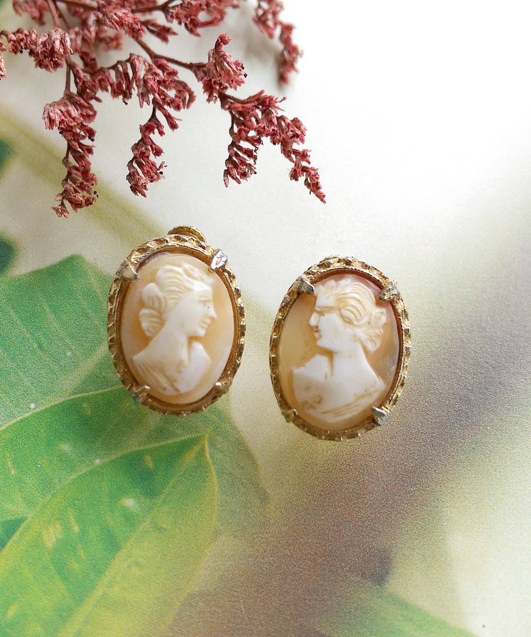 Vintage Jewelry 西洋古董饰品 RICHELIEU CAMEO 仕女 夹式耳环 - 耳环/耳夹 - 其他金属 金色