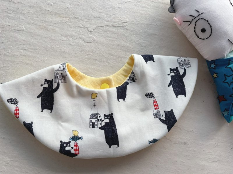 小黑熊耍杂技     360度手工纯棉六层纱圆围兜口水巾 - 围嘴/口水巾 - 棉．麻 白色