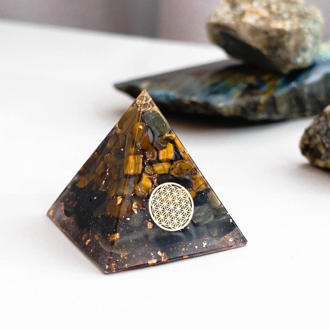 预订【虎眼石、金曜石】奥根水晶能量金字塔Orgonite 5x5 cm - 摆饰 - 水晶 咖啡色