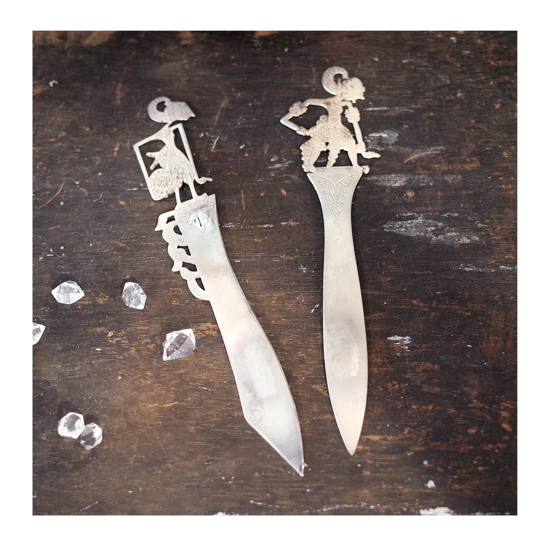 印尼老件。哇扬皮影戏造型拆信刀.长约 16cm 金属。磁铁不吸.单入售 - 摆饰 - 其他金属 