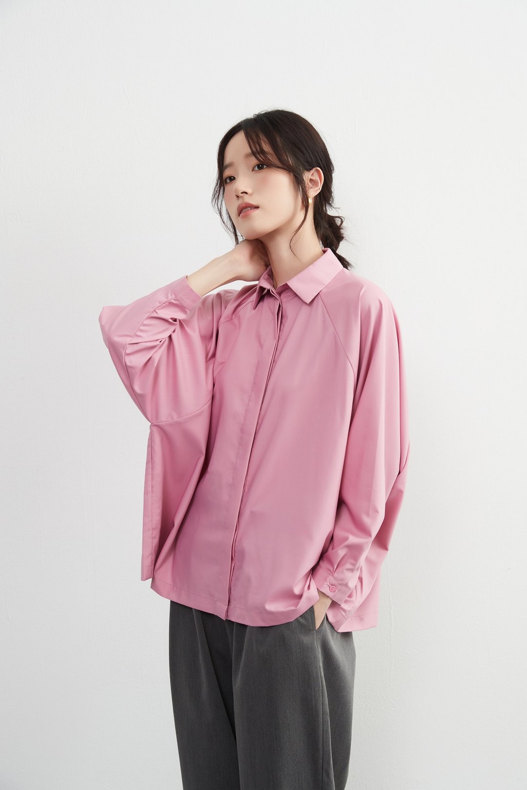 防皱・长袖落肩宽袖上衣・办公室休闲・极简经典上衣 - 女装衬衫 - 聚酯纤维 黑色