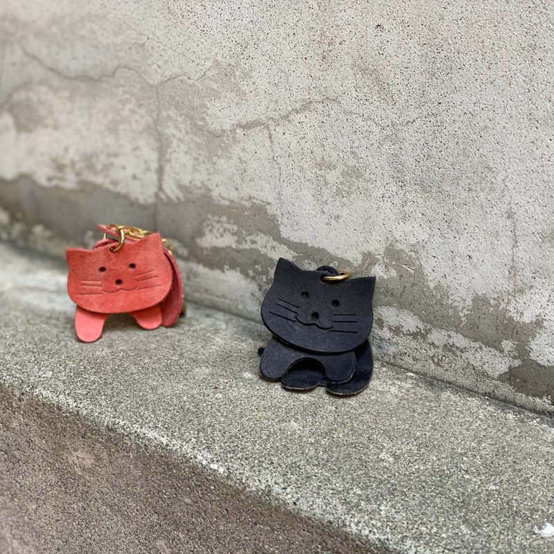 植鞣磨砂牛皮可爱摇晃猫咪钥匙圈-神秘小黑猫 - 钥匙链/钥匙包 - 真皮 黑色