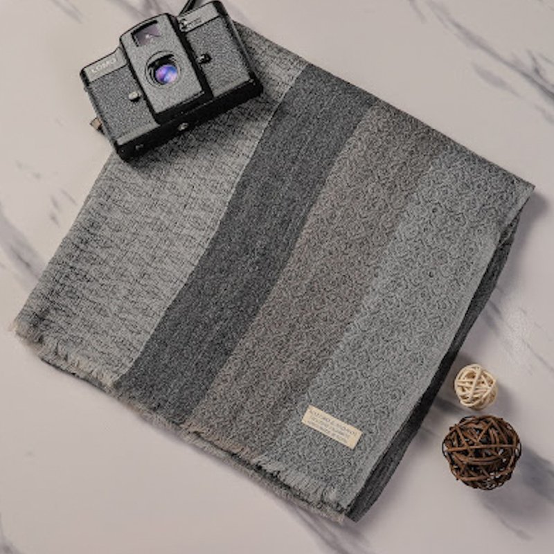 Cashmere羊绒围巾/披肩 无染原色 灰黑条纹 戒指绒 轻柔保暖 - 围巾/披肩 - 羊毛 灰色