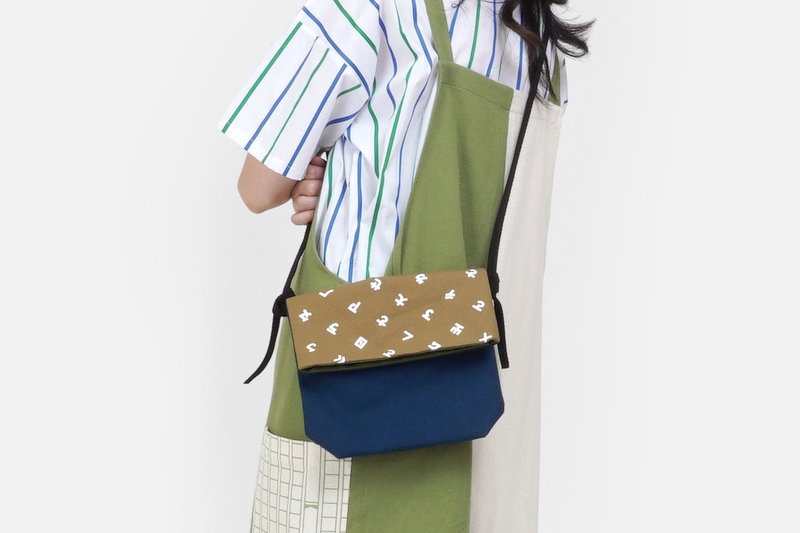 注音符号手工绢印双面对折包/侧背包 - 侧背包/斜挎包 - 棉．麻 咖啡色