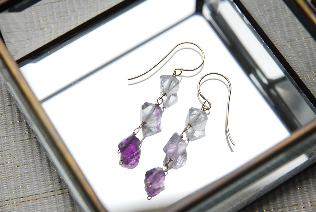 Flourite octahedron 3 grain earrings no.2 14kgf - 耳环/耳夹 - 半宝石 紫色