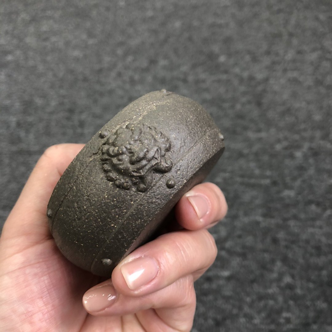 紫砂壶双耳兽面 石鼓 盖置 盖拓 杯托 原矿老青段料 直径8.5 高3 - 茶具/茶杯 - 陶 灰色
