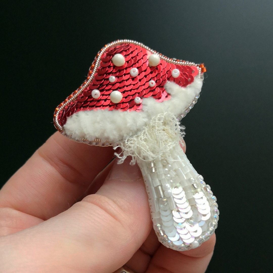 Fly Agaric Brooch Mushroom Brooch beaded brooch - 胸针 - 玻璃 红色