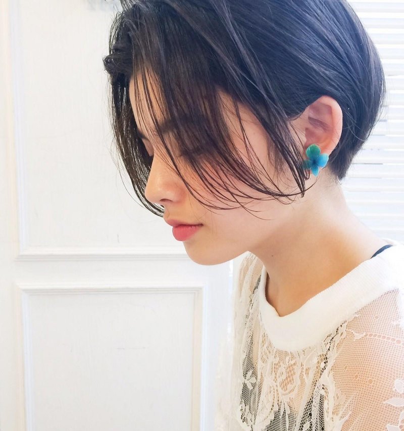 Bluegreen Hydrangea Titanium Stud Earrings With Pearl, BH02 - 耳环/耳夹 - 其他材质 蓝色