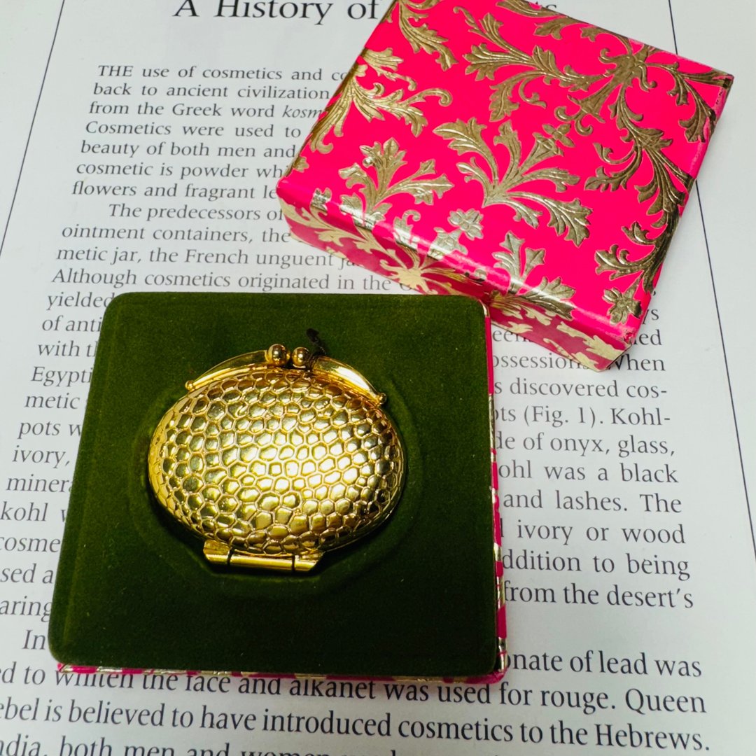 Revlon 蜥蜴皮纹口金包造型香膏盒 含原装纸盒 - 长链 - 其他金属 