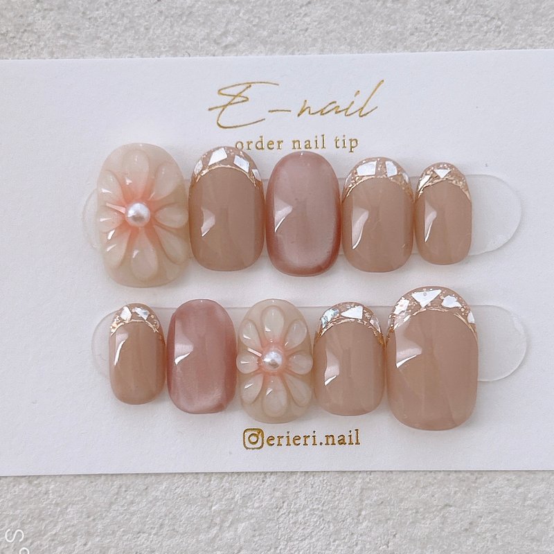 可爱丰满的粉粉红流行指甲 优雅 - 指甲油/指甲贴 - 塑料 粉红色