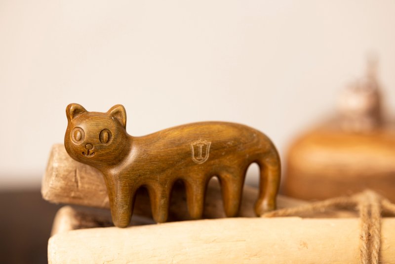Islandoffer岛屿制作 绿檀木猫型无柄经络梳 可爱造型 (一件) - 卫浴用品 - 木头 金色