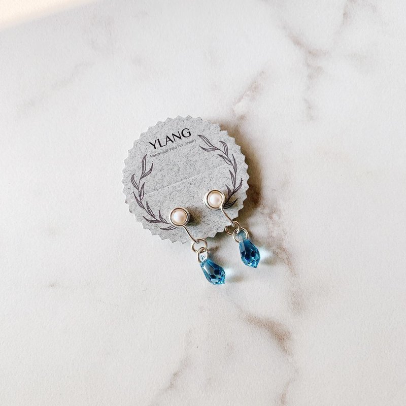 YLANG【小晶坠-浅】立体水滴水晶耳环Swarovski/艺术铜线 - 耳环/耳夹 - 其他金属 多色